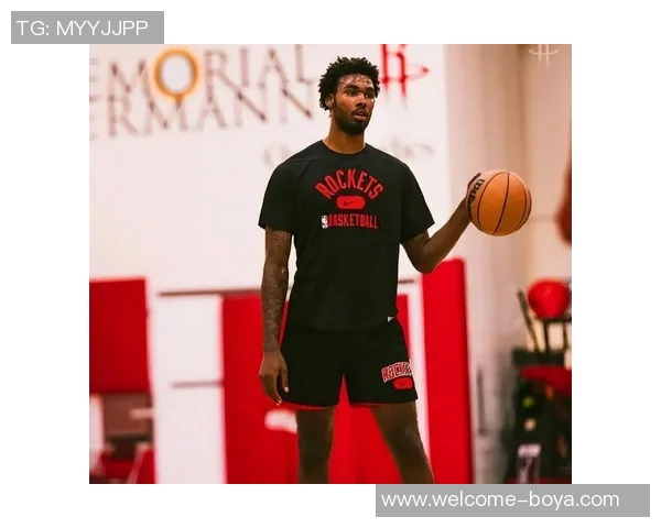 真爱无敌狄龙赛后与火箭队员亲切握手并与费尔蒂塔亲密交流 真爱无敌狄龙赛后与火箭队员亲切握手并与费尔蒂塔亲密交流