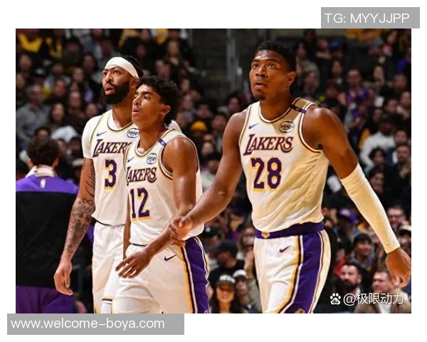 克尼佩尔上半场表现抢眼5投3中贡献6分4篮板3助攻助力球队 克尼佩尔上半场表现抢眼5投3中贡献6分4篮板3助攻助力球队