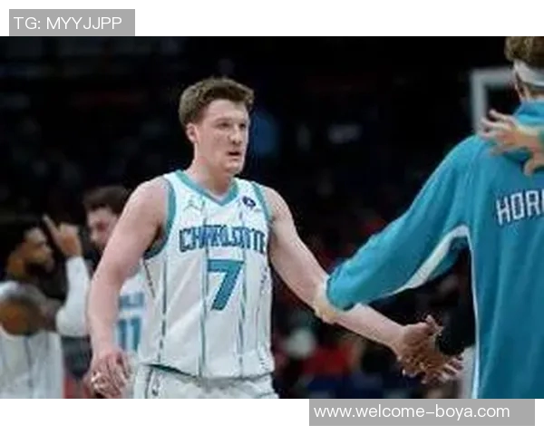 克尼佩尔上半场表现抢眼5投3中贡献6分4篮板3助攻助力球队